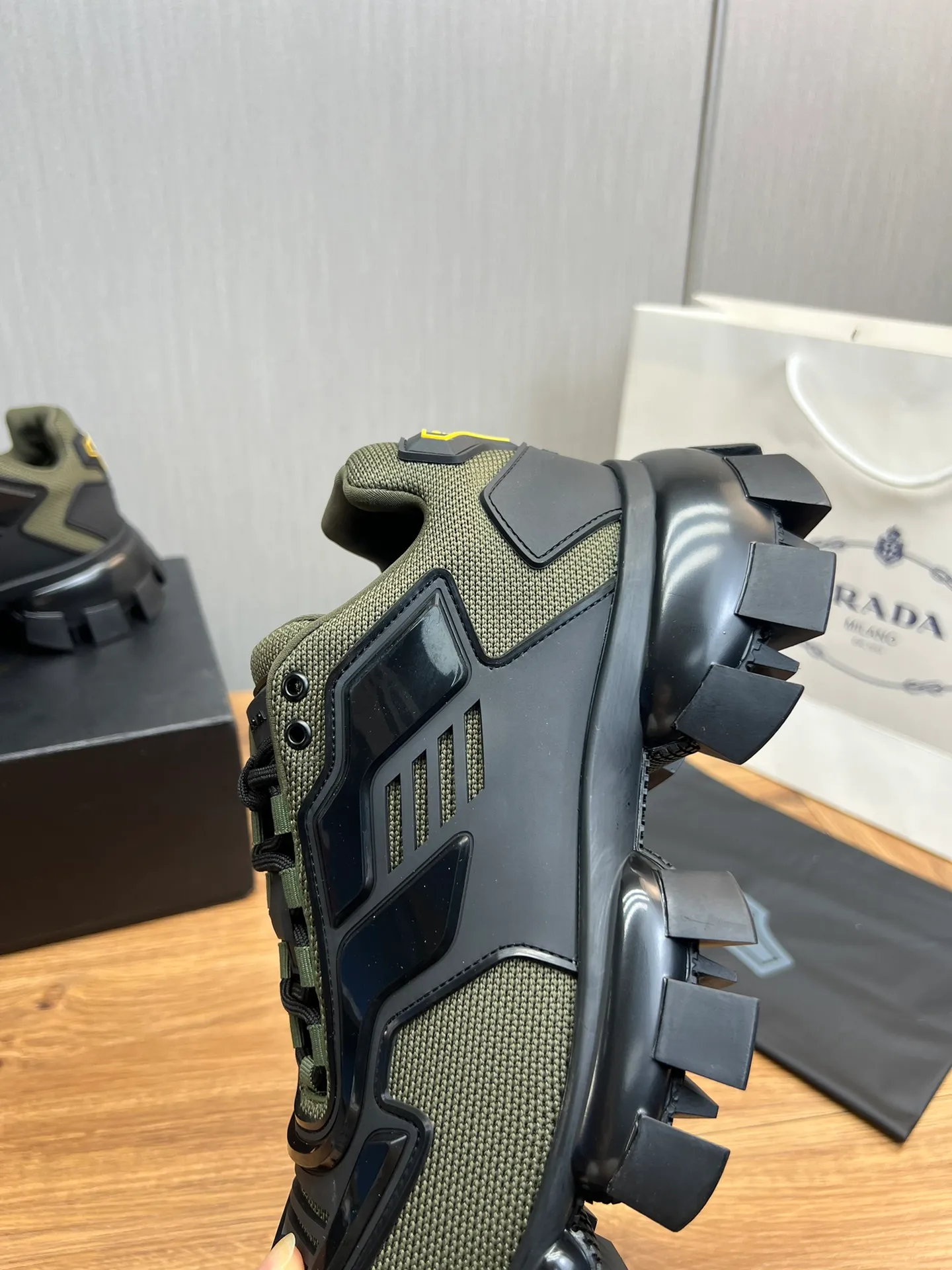 Men's shoes 💰620💰 [PRADA] Popular thick-soled shoes for couples 👩‍❤️‍👨 Available all year round ✔️Official website synchronization Original fly-knit film fabric + cowhide lining, 1⃣️ to 1⃣️ replica, original sole, 36-45 (45 made to order, non-refundable)